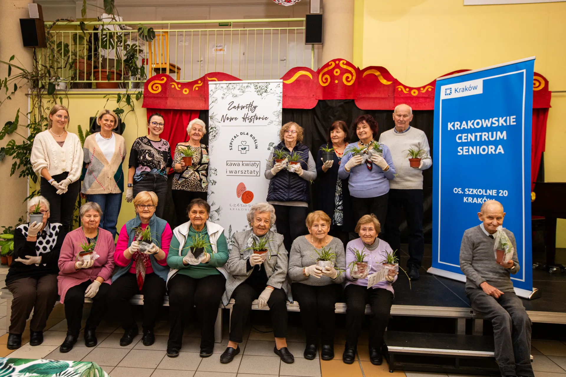 Społeczność Fundacji Czerwony Krakowiak podczas wspólnego wydarzenia ekologicznego